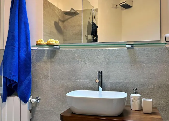 Giomein , In Out ,cir 1256 Apartman *